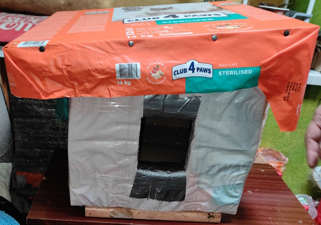 Будиночок для вуличного котика