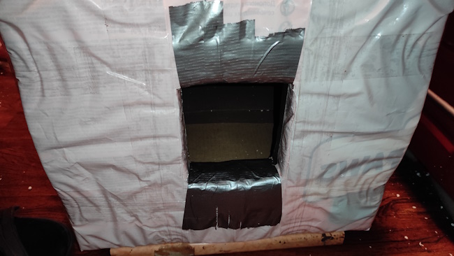 Зимовий будиночок для вуличного котика